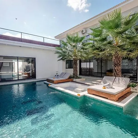 Villa Mj - Canggu Luxe Villa With Pool & Rooftop Views
